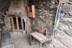 "Refugio barraca Falions" hacia Can Ribera; útiles a disposicón en caso de necesidad