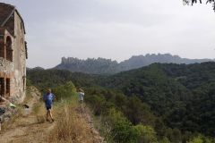 El macizo de Montserrat desde la masía de Can Manuel